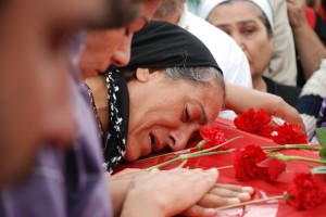 Ethem’s mother at the funeral. Photo: Esra Koçak