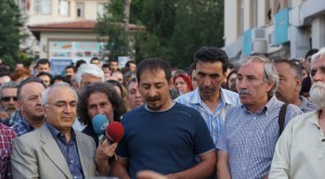 ethemsarisuluk-akrabalari-tehdit-ediliyor