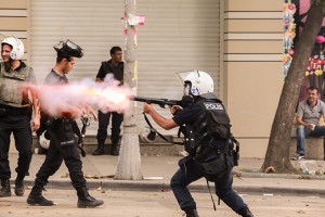 Police lock down city center with extensive use of tear gas - Istanbul